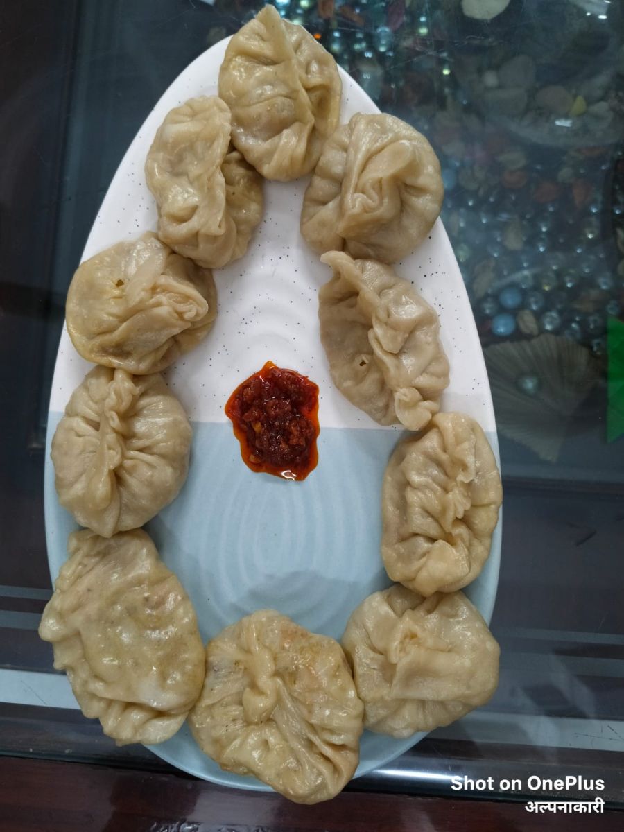 veg momos with szhezwan sauce.jpg