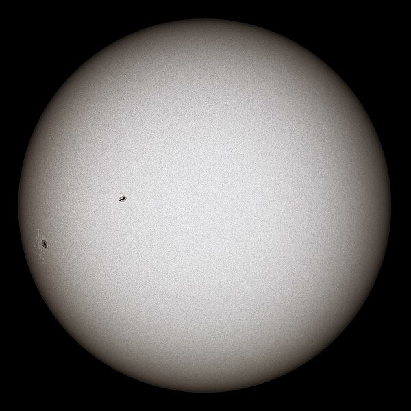 Sun_in_white_light.jpg