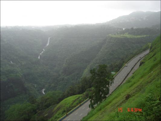 mumbai_pune_expressway.jpg
