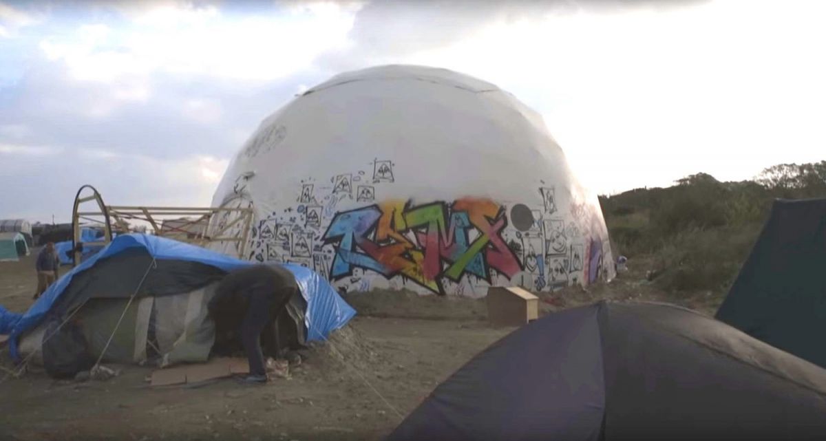 refugees-and-art-05-the-dome-Calais.jpg