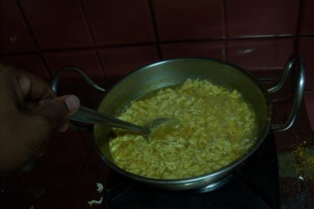 Boiling-Maggi-Noodles.jpg