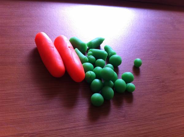 play dough carrots 29kb.jpg