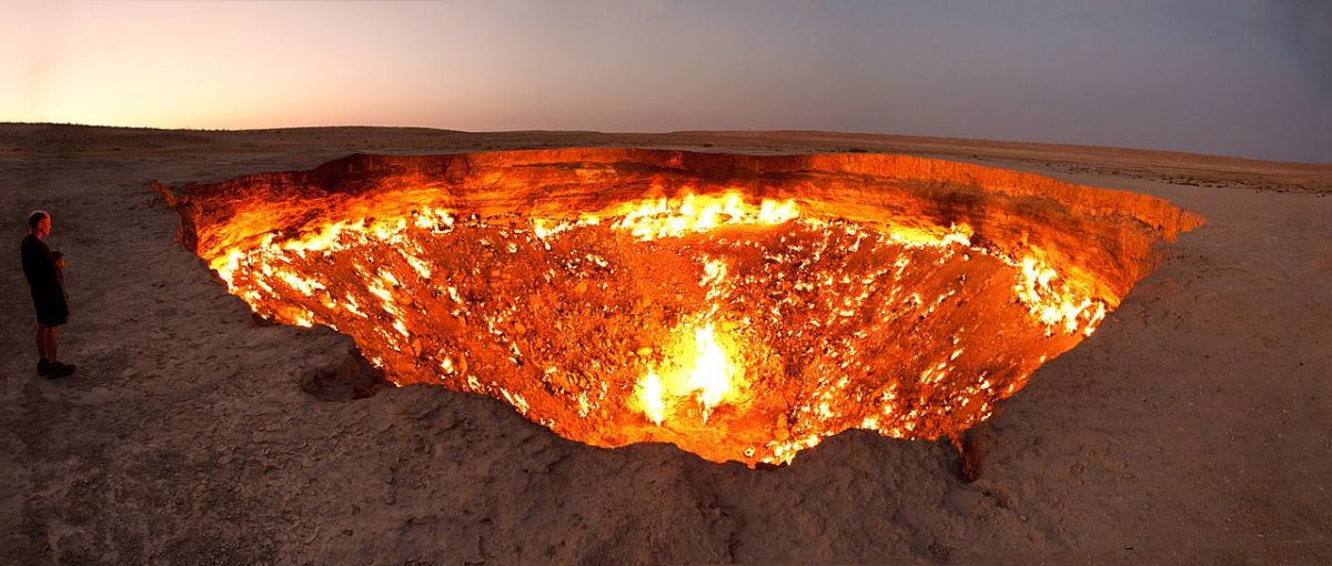 1280px-Darvasa_gas_crater_panorama.jpeg