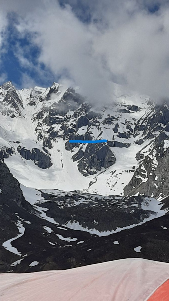 5_Samor Nandi ani vaghacha chehara barfa madhe distoy paha (1).jpg