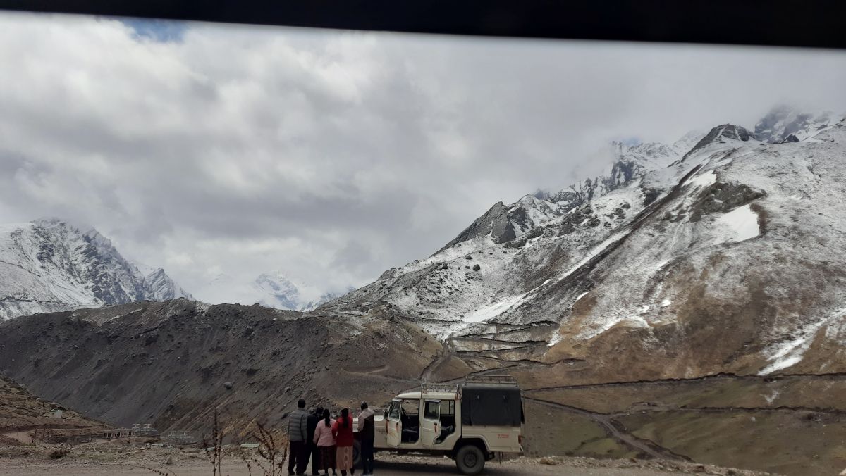 Rastyat thambun Om parvat baghtana.jpg