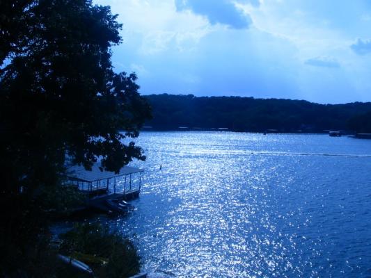 Lake_of_Ozarks_Missouri.jpg