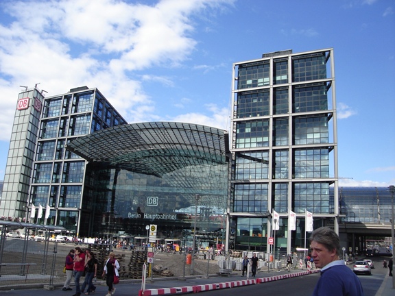 z99Berlin Hauptbahnhof is the largest crossing station in Europe and has operated since 2006..JPG