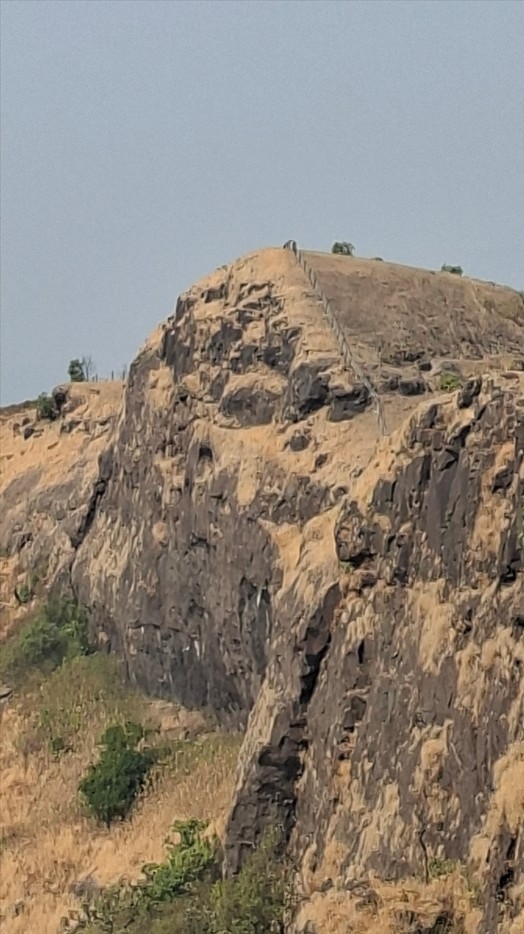 Nagphani_cliff_small.jpg