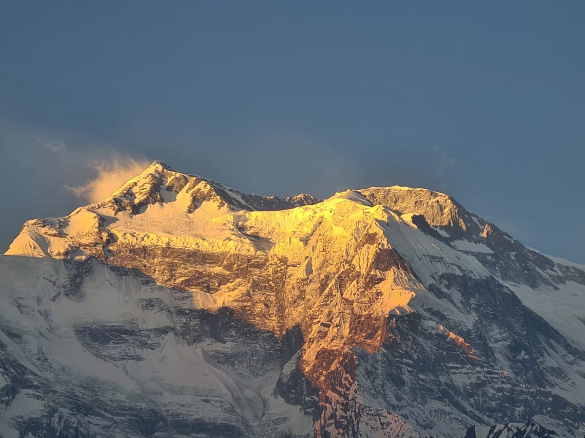 Sunrise_on_Annapurna_II.jpeg