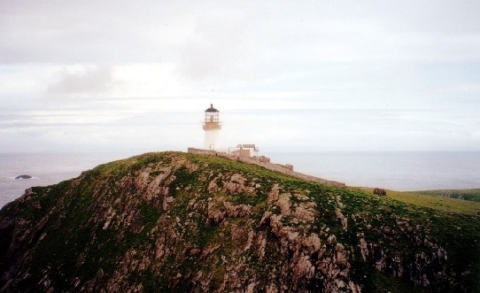 The_lighthouse_on_Eilean_Mor.jpg