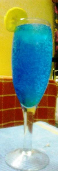 blue curacao mocktail.jpg