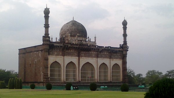 Gol Ghumat Masjid.jpg