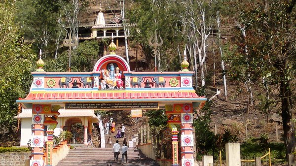 Kanbargi Siddheshwar Mandir Entrance.jpg