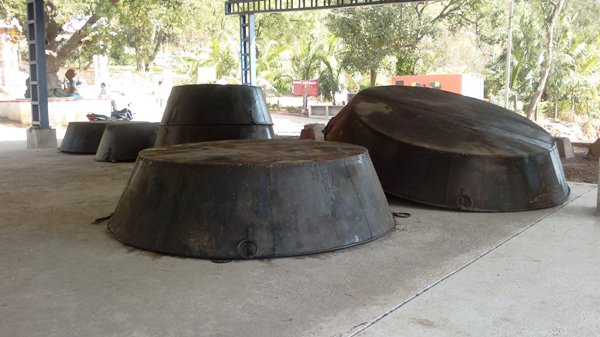 Kanbargi Siddheshwar Mandir Utensils.jpg