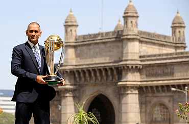 03dhoni1.jpg