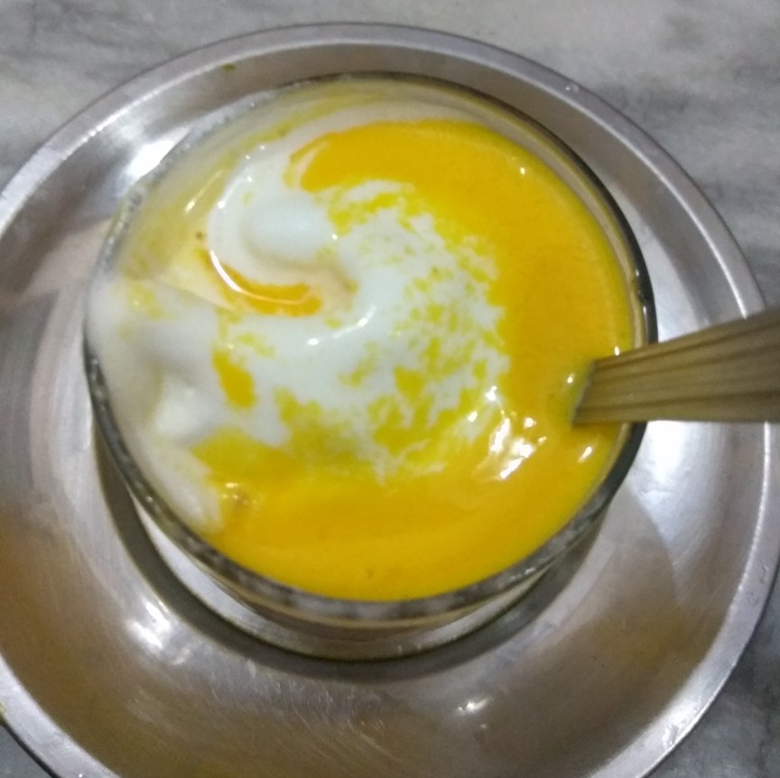 Mango lassi.jpg