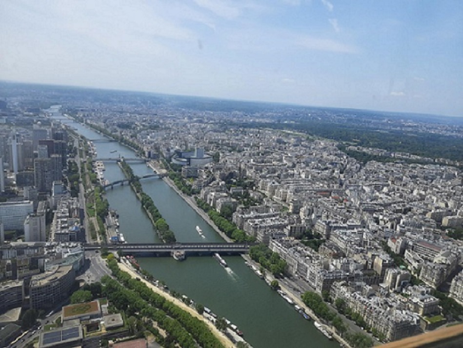 seine river bridge2_0.jpg