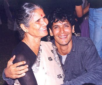Milind-Soman-with-his-mother.jpg