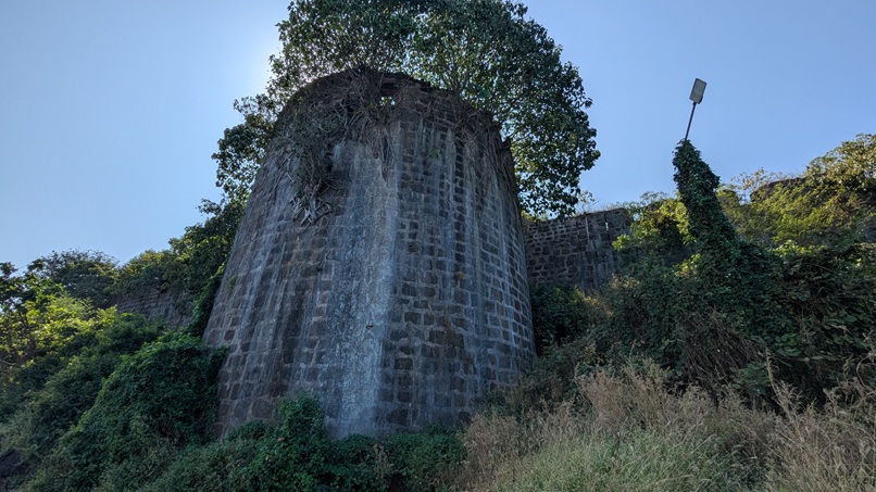 17. Madh Fort Bastion.jpg