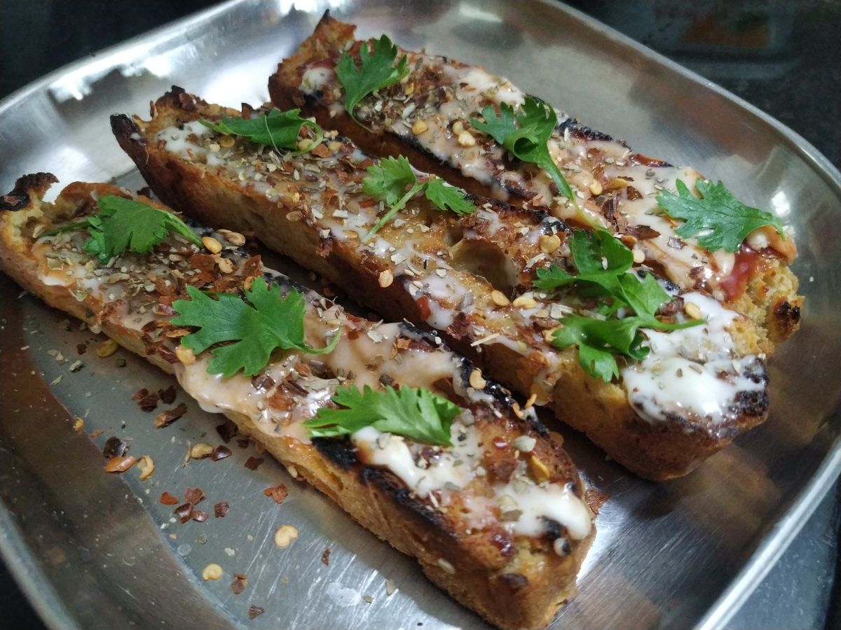 cheese garlic toasts.jpg