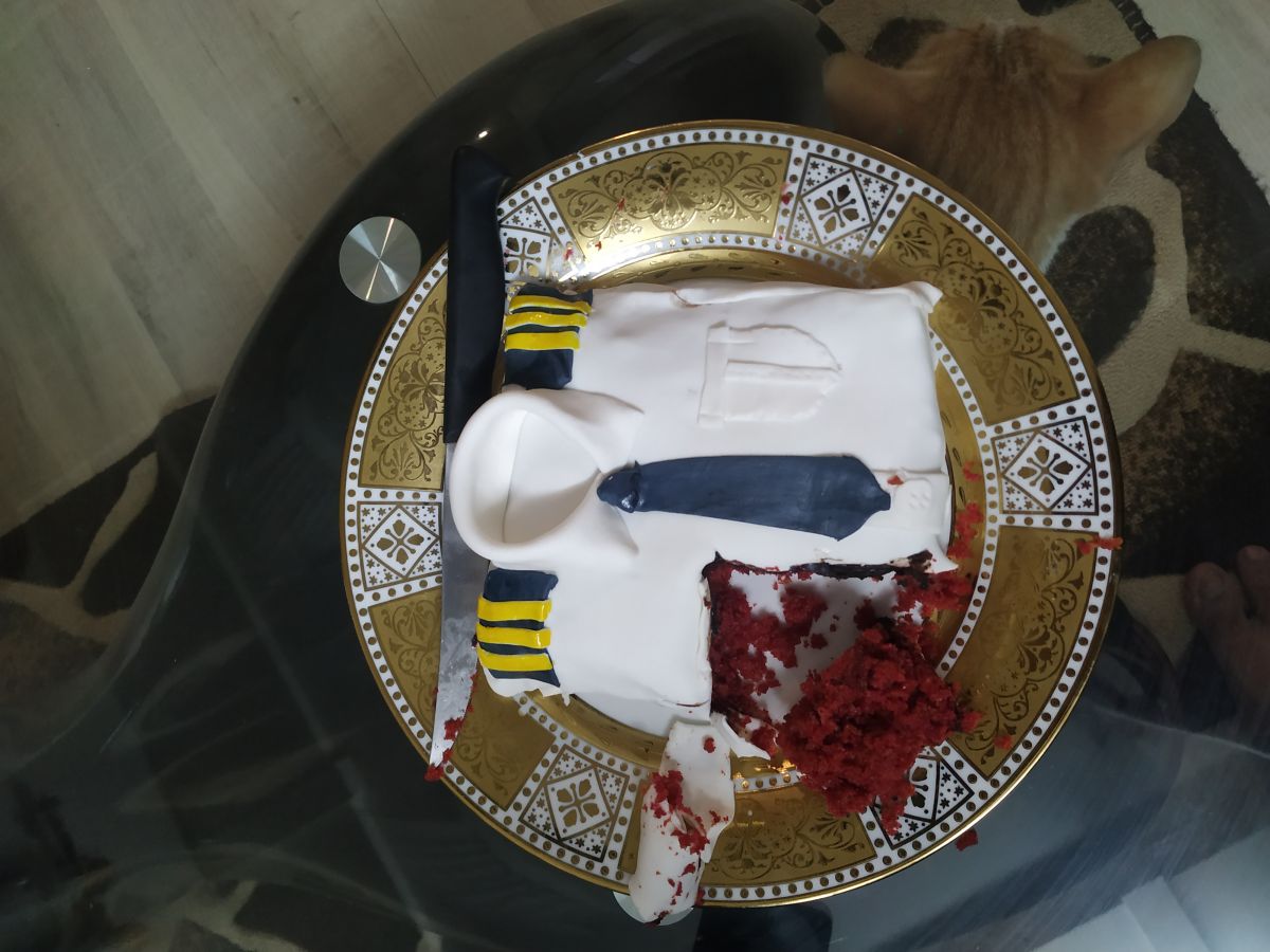 red velvet fondant cake.jpg