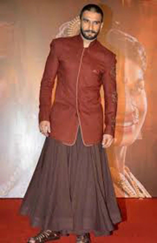 1 Ranveer wearing ghagra.jpeg