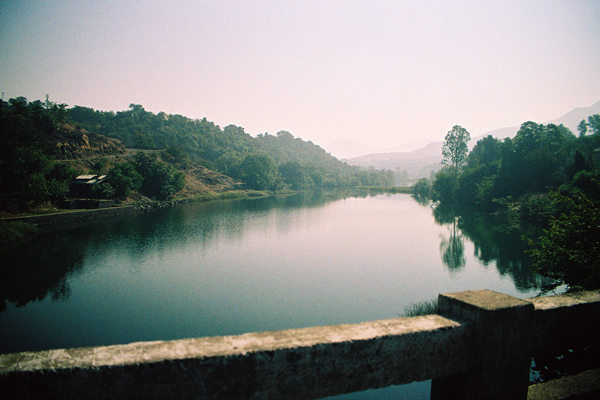 Bhandardara-dam.jpg