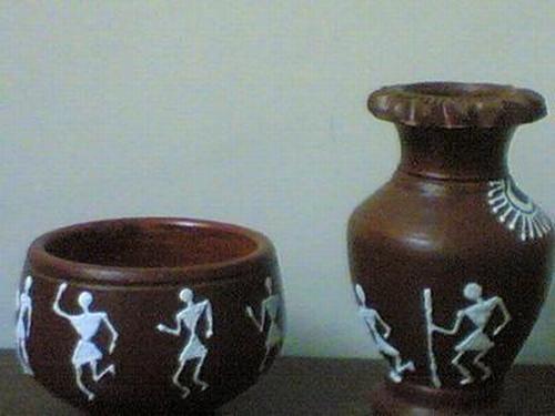 warali on ceramic