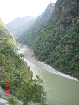 बियास नदी....मनालीला जातना..