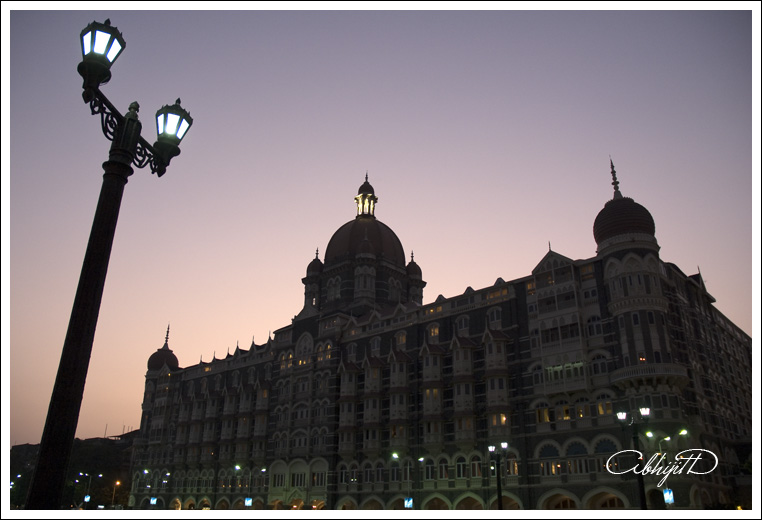 पan evening near Taj