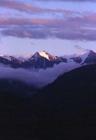 mi kadhalela photo aadi kailsh parisaritala